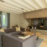 Dom wakacyjny Renovated Stone House In Normandy *