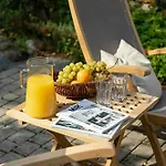 Dom wakacyjny Renovated Stone House In Normandy
