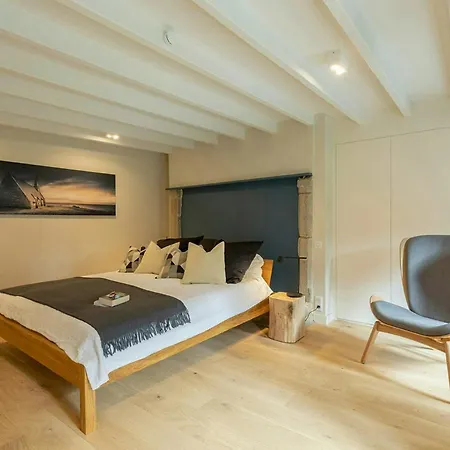 Dom wakacyjny Renovated Stone House In Normandy